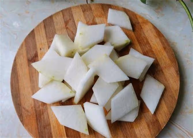 冬瓜切開後怎麼保存不會爛?教你放一個月還新鮮的好方法