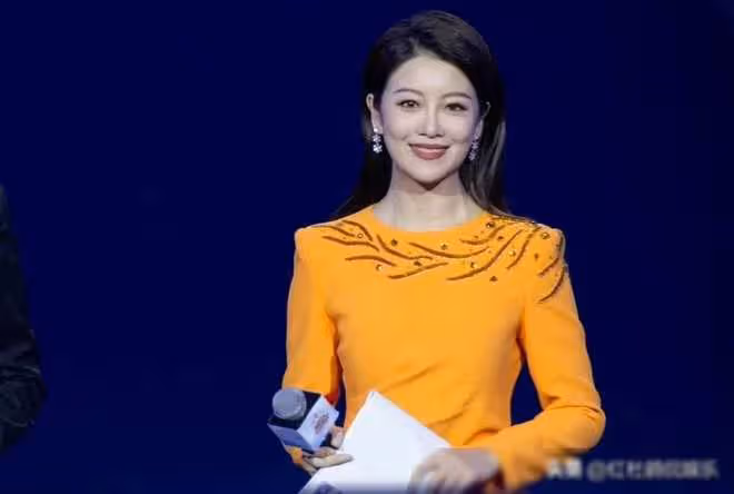 任魯豫和王楚涵搭檔主持,高顏值雙人秀驚艷亮相!