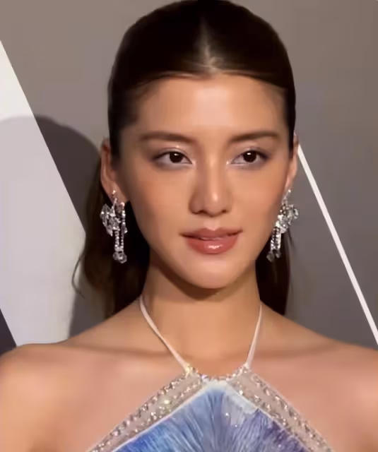 上海時裝周:baby露怯,奚夢瑤太土,吳千語驚艷,王琳引全場尖叫