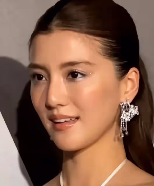上海時裝周:baby露怯,奚夢瑤太土,吳千語驚艷,王琳引全場尖叫