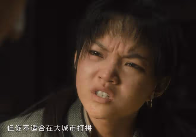 笑不活了!一臉流氓相能演「女戰士」?《追風者》導演可以下崗了