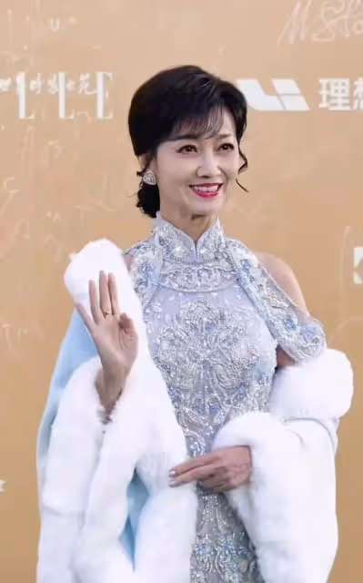 看了69歲林青霞的素顏照，才知道不扮嫩不「暴露」也是一種優雅