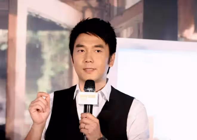 林依輪炫相機珍藏，擺攤炫富引熱議，愛好攝影展現真我