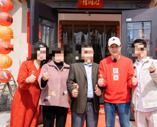 張頌文低調現身農村婚禮，紅衣喜慶引熱議