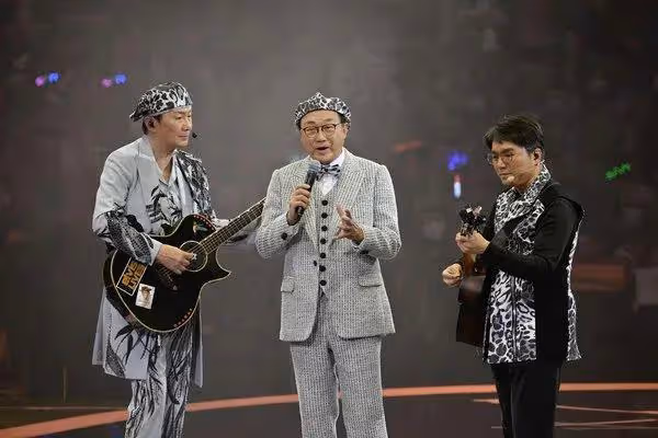 75歲香港歌神演唱會向黃霑致敬，自爆想參加《中年好聲音》被嫌年紀大？