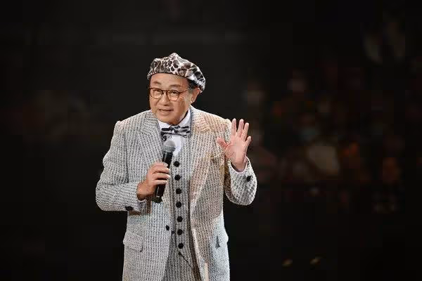 75歲香港歌神演唱會向黃霑致敬，自爆想參加《中年好聲音》被嫌年紀大？