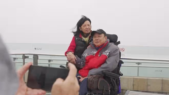 TVB女星一年沒劇拍，主持好人節目開播，探訪獨居老人感觸深
