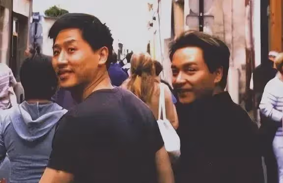 唐鶴德發9字引淚目!袁詠儀曬合照,張國榮逝世酒店擺滿鮮花!