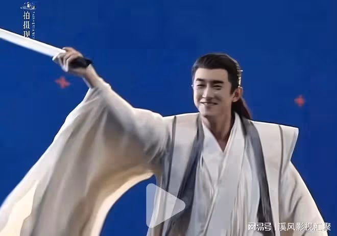 與鳳行:行止冰封東海名場面,徒手接天雷,評論區神吐槽出沒!