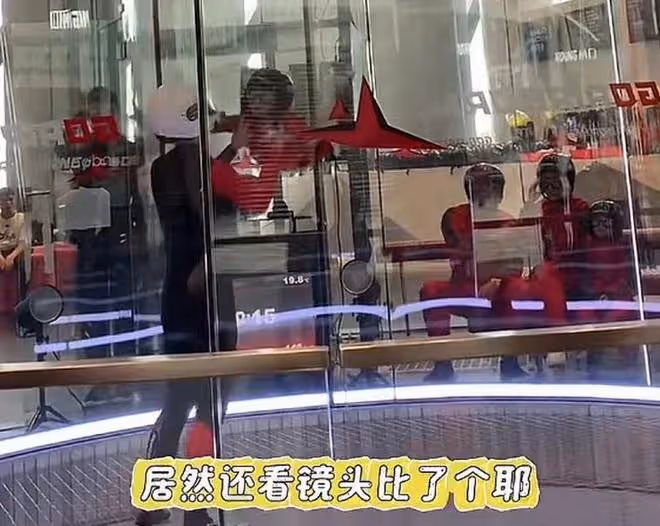 郭富城帶妻女體驗室內跳傘,倆女兒表現亮眼,方媛猛夸老公像迷妹