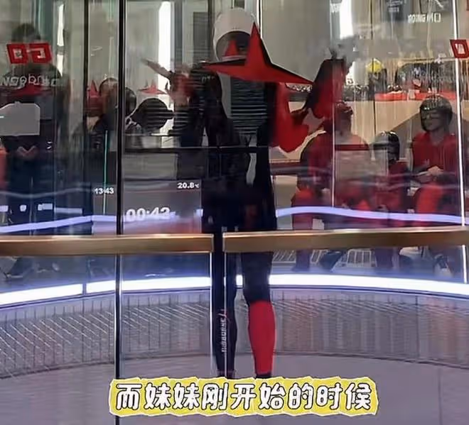 郭富城帶妻女體驗室內跳傘,倆女兒表現亮眼,方媛猛夸老公像迷妹