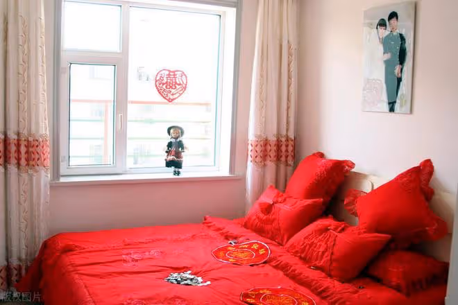 結婚那天,我看到的是住過的婚房,跟被毀壞的家具,直接回了娘家