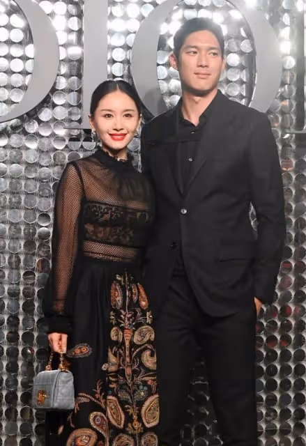 王子文戀愛後改變挺大,身穿老氣黑裙都很美,衣品像是「開了掛」