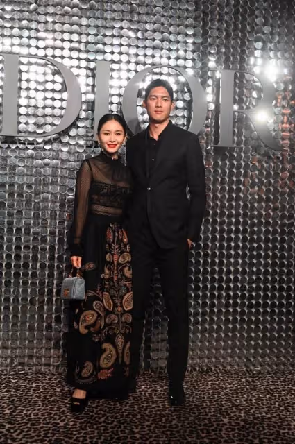 王子文戀愛後改變挺大,身穿老氣黑裙都很美,衣品像是「開了掛」
