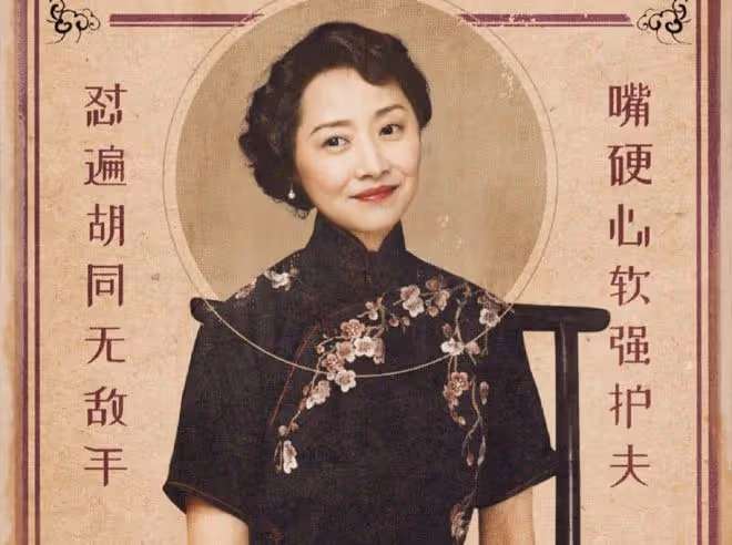 「初代馮女郎」劉蓓穿著真時髦,黑西裝配花襯衫,居然一點不俗氣