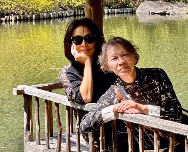 劉嘉玲帶弟弟全家踏青，79歲母親變瘦了，老人面色紅潤氣質好
