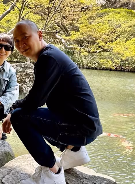 劉嘉玲帶弟弟全家踏青，79歲母親變瘦了，老人面色紅潤氣質好