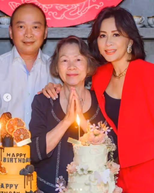 劉嘉玲帶弟弟全家踏青，79歲母親變瘦了，老人面色紅潤氣質好