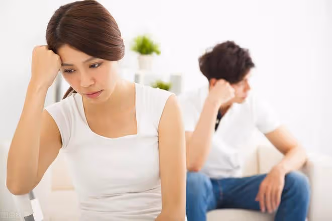 她兩次結婚，為了尋求幸福，卻在面對幸福之後的現實時又離婚了