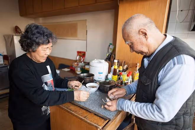 分別和家裡4位老人同住後，我終於知道為啥有些老人會越老越沒錢