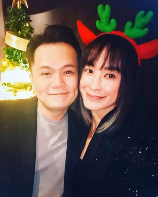 跟老公「咬耳朵」被說感情好！王以路檢查才知：中重度聽力損失