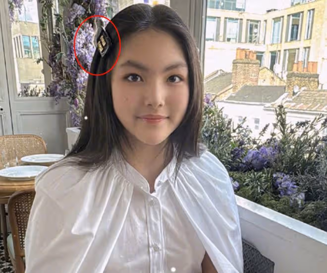 郭晶晶霍啟剛帶子女回內地老家排場大，背8萬名牌包，一群人陪逛