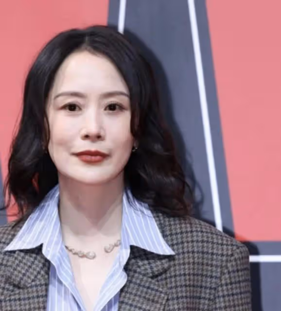 47歲海清生圖蒼老認不出，髮際線高幹癟鬆弛，自然衰老卻被誇
