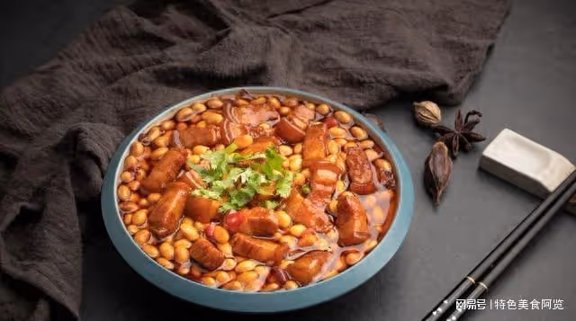 愛上美食,如何做黃豆花生悶五花肉更好吃呢?