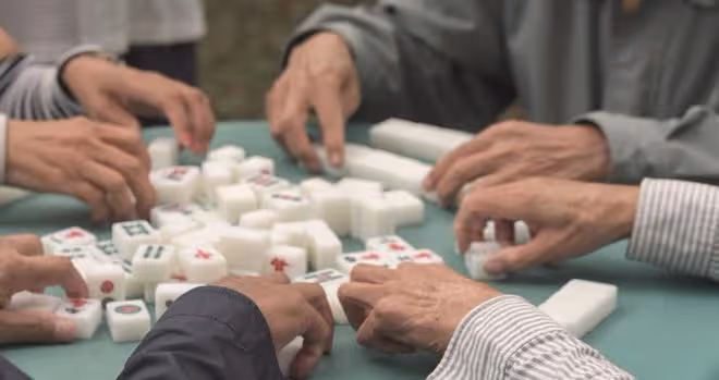 為啥奉勸老年人晚年不要打麻將？68歲大媽：這種消遣方式害人害己