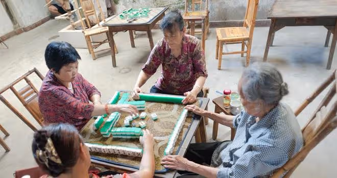 為啥奉勸老年人晚年不要打麻將？68歲大媽：這種消遣方式害人害己