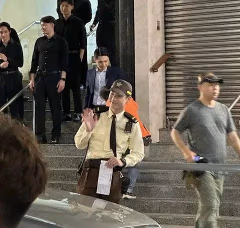 TVB小生街頭拍戲網友表示不認識，曾因不雅視頻流出險斷送星途