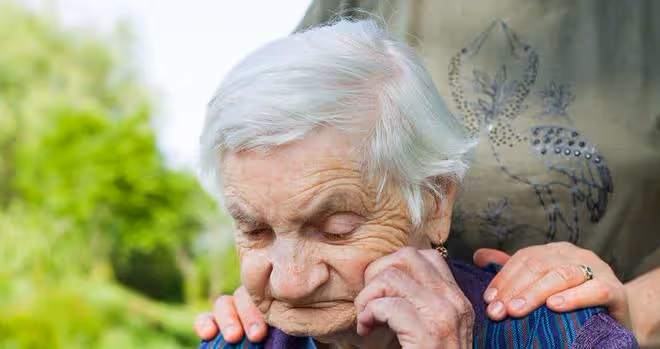 家有長壽老人,對兒女來說是福還是禍?一位70歲的大媽說出了答案