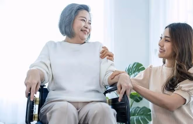 婆婆手術要花60萬,我阻攔,丈夫怒提離婚,半年後哭訴:不如不治
