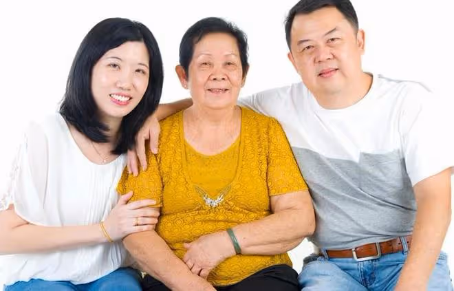 婆婆手術要花60萬,我阻攔,丈夫怒提離婚,半年後哭訴:不如不治