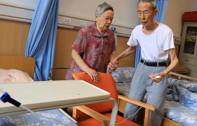 婆婆手術要花60萬，我阻攔，丈夫怒提離婚，半年後哭訴：不如不治