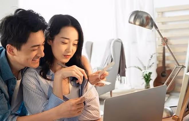 妻子懷別的孩子,我氣憤離婚,十年後一人跟我說:「孩子是你的」