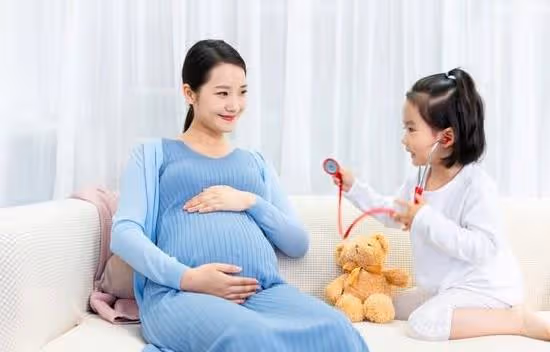 她56歲,女兒接公婆養老,趕她去小房子住,她把女兒一家趕出門