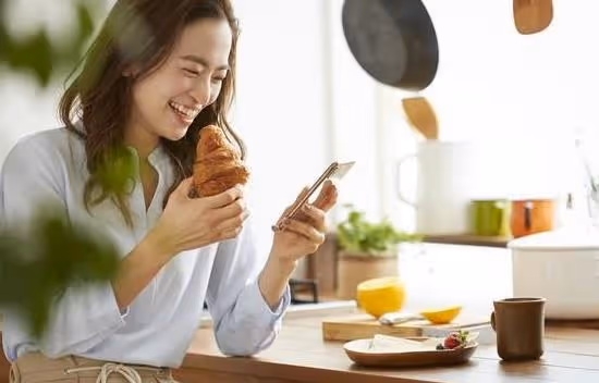 她29歲,工資8500,出門遊玩婆婆要訂三人間,她不同意被罵不懂事