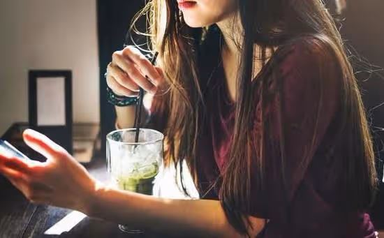 她29歲,工資8500,出門遊玩婆婆要訂三人間,她不同意被罵不懂事
