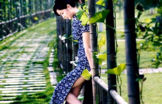 她29歲,工資8500,出門遊玩婆婆要訂三人間,她不同意被罵不懂事
