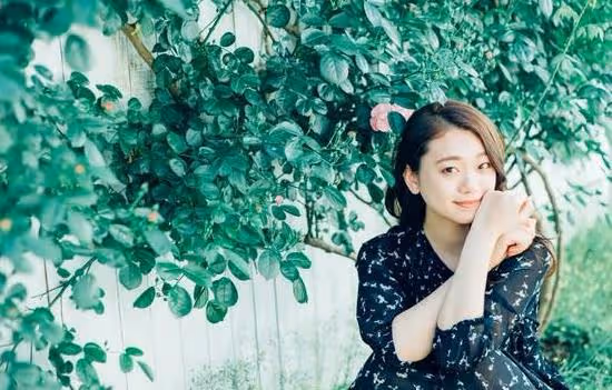 她29歲,工資8500,出門遊玩婆婆要訂三人間,她不同意被罵不懂事