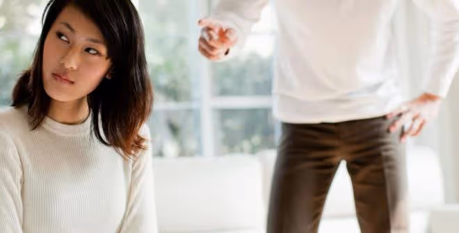 出差回來,妻子卻不給洗澡,妻子:你不髒,我:離婚,髒的是你