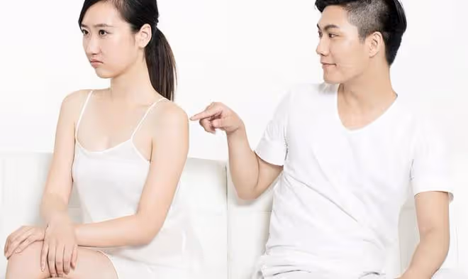 出差回來,妻子卻不給洗澡,妻子:你不髒,我:離婚,髒的是你