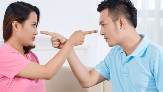 出差回來,妻子卻不給洗澡,妻子:你不髒,我:離婚,髒的是你