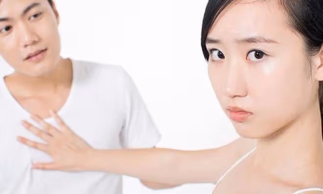 出差回來,妻子卻不給洗澡,妻子:你不髒,我:離婚,髒的是你