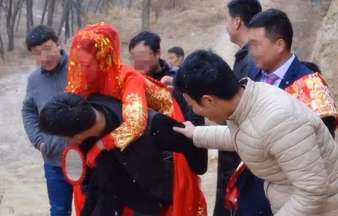 農村小叔子結婚,婆婆讓我包6萬6千6百紅包,拒絕後遭婆家唾棄
