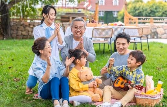 她32歲,老公意外去世,2720000補償款給公婆200000,他們很高興