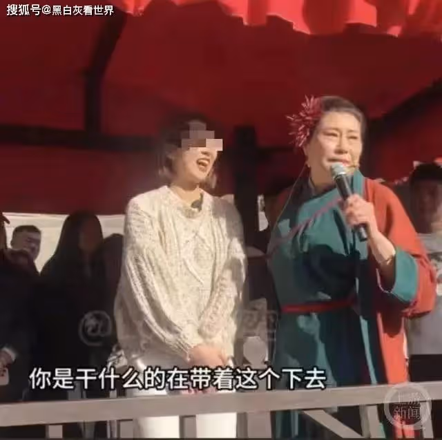 王婆說媒已婚男牽手成功，妻子得知堅持要離婚，聊天記錄曝光