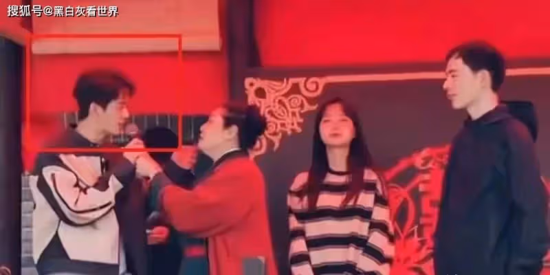 王婆說媒已婚男牽手成功，妻子得知堅持要離婚，聊天記錄曝光