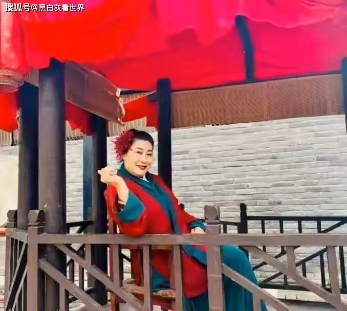 王婆說媒已婚男牽手成功，妻子得知堅持要離婚，聊天記錄曝光